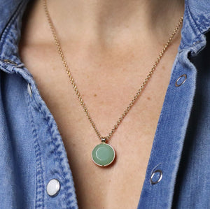 Pom - Golden Necklace with Faceted Green Resin Stone